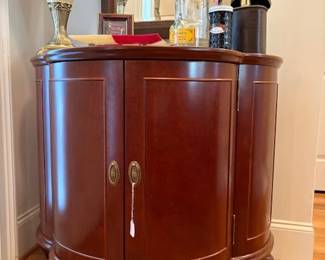 "Bombay" liquor cabinet 