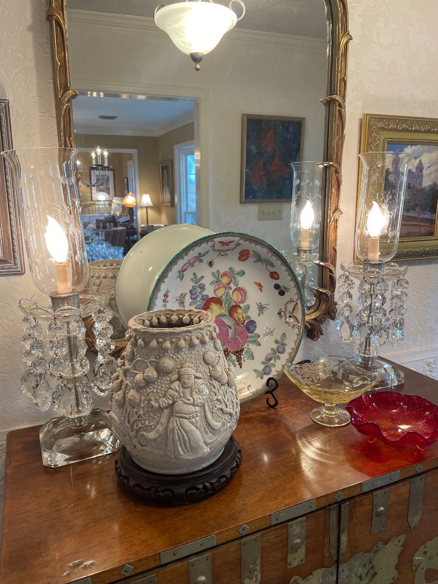 Welcome to this stunning estate with these beautiful banquet lamps and late nineteenth century Chinese pottery vase