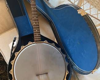 Vintage Frames banjo with alligator case