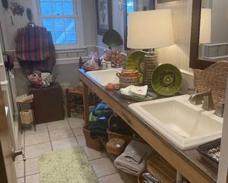 Upstairs hall bathroom