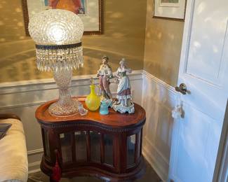 Wonderful mahogany curio table