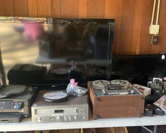 Table of electronics