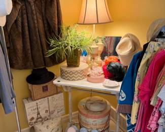 Slippers, furs and accessories