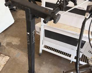 Receiver hitch bicycle carrier