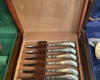 Knife set in box
