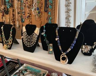 Fashion jewelry necklaces