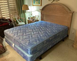 Queen size bed complete