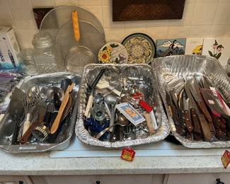 Tons you utensils and knives to choose from