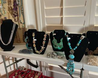 Fashion jewelry necklaces