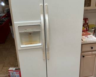 Kenmore side-by-side refrigerator freezer