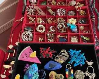 Beautiful fashion pins