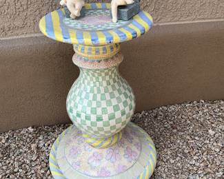 Stone garden pedestal stand