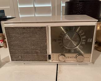 Vintage working Zenith radio