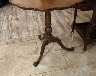 Antique high crushed table
