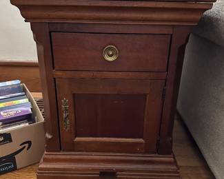 Broyhill side table with drawer....