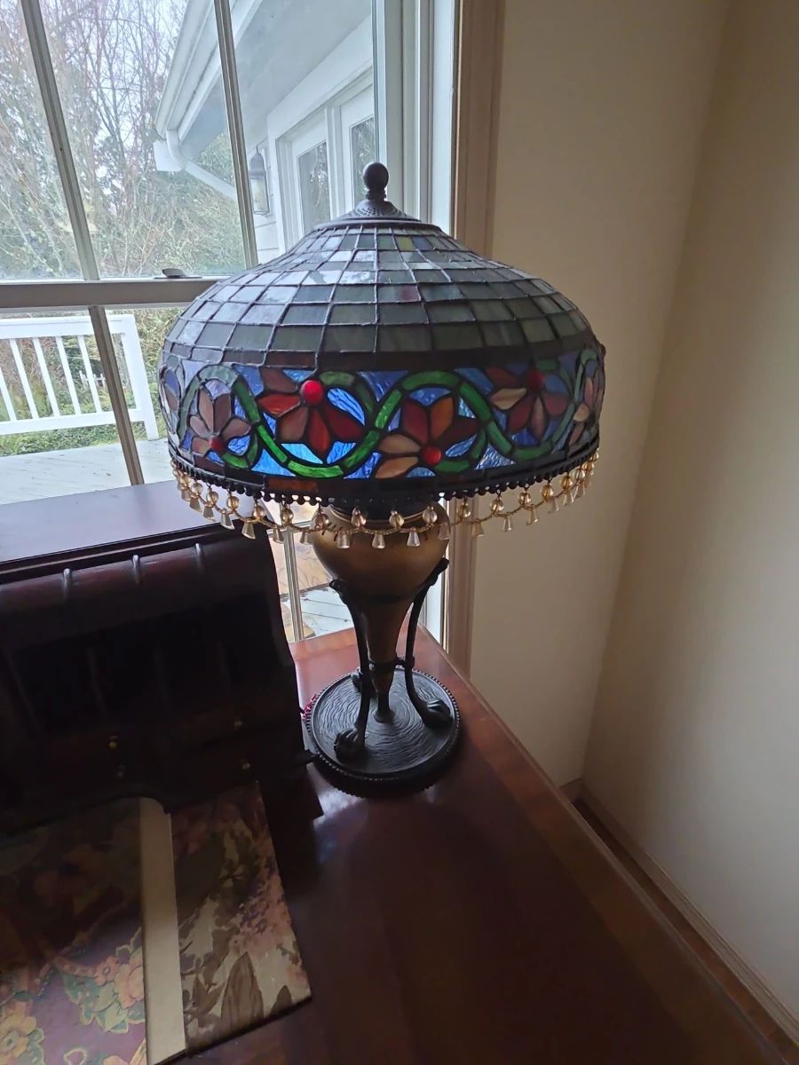 Tiffany style lamp 