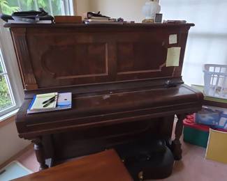 Upright piano