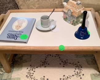 Bed tray o. Queen size bed.