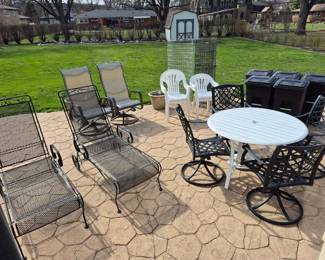 Spring is here!!! (Lot size is 1/4 acre)