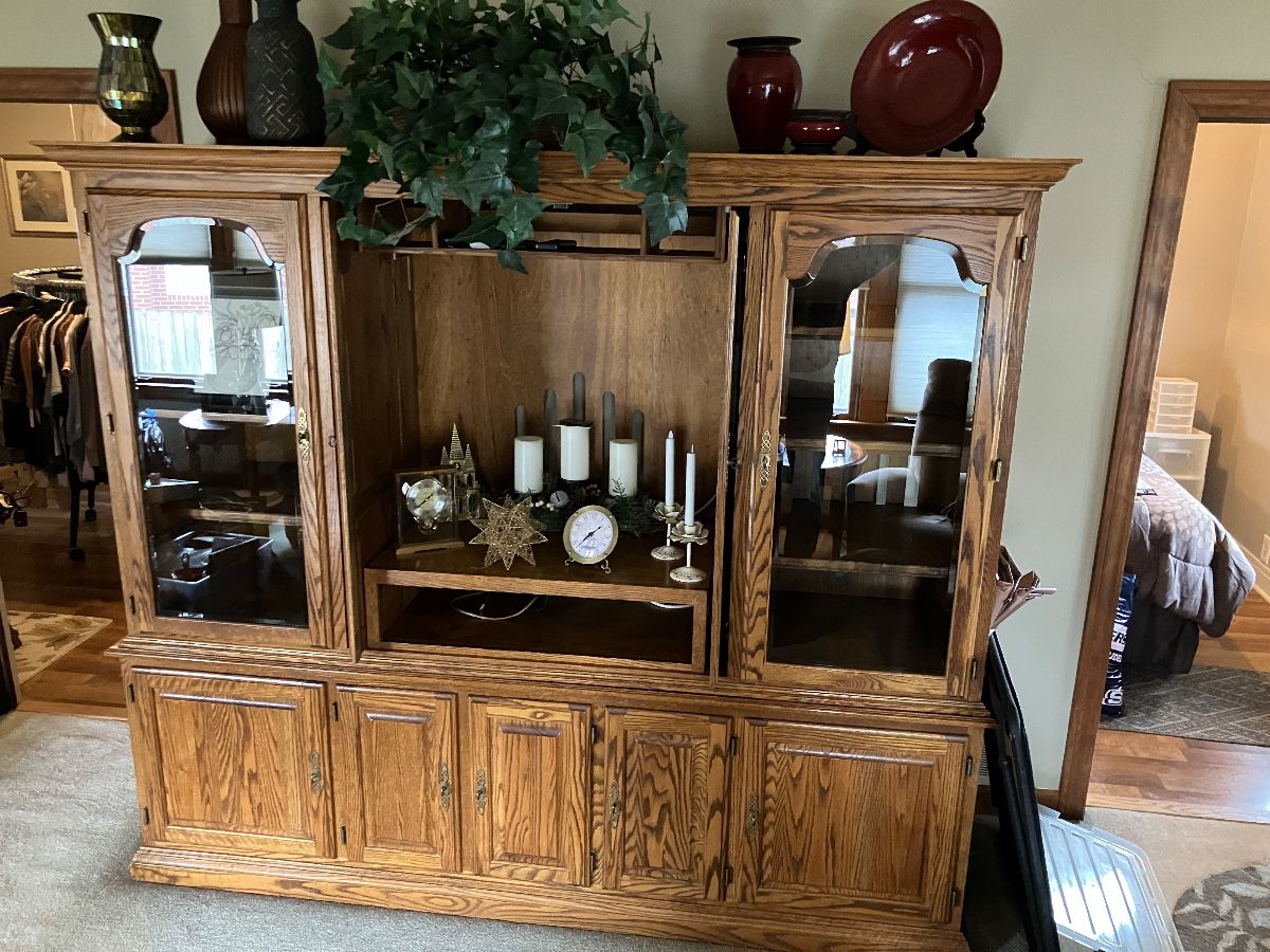 Entertainment center