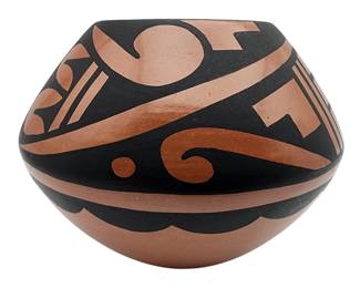 Lot 447: Carol G. Loretto Jemez Pueblo Seed Pot