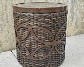  Wicker Outdoor Side Table w/ Metal Accents Round Patio Accent Table