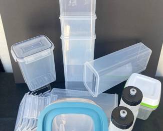 Rubbermaid Plastic Storage Container Set with Water Bottles and Snap Lids
