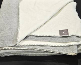Portugal Collection Queen Double-Sided Fleece Blanket – European Fine Linens – Like New