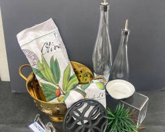  Italian Made Volterra Alabaster Swivel Top with Lemon-Themed Kitchen Set