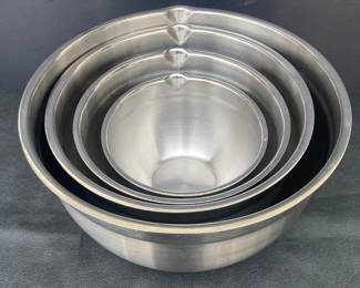  Kirkland Signature Heavy Duty Stainless Steel Mixing Bowl Set with Rubber Bottoms and Spouts - Set of 4