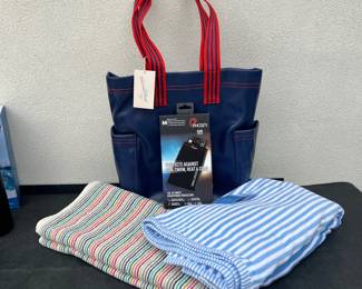 Universal Thread Blue Tote, Cotton Towels with Protective Smartphone Case