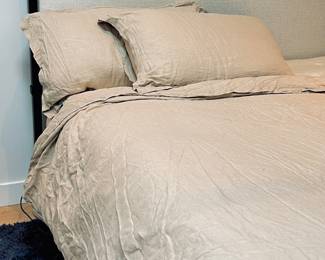  Echelon Home 100% Linen Bedding Set in Natural Beige- Duvet with Insert and King Size Shams with Pillow Inserts