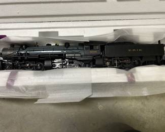 Amazing MTH HO scale Erie Steam Engine & Tender, New in Box