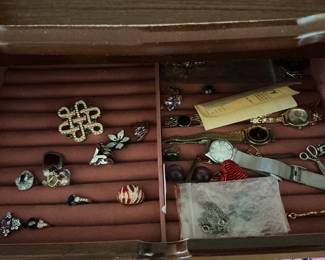 Rings, broaches, watches