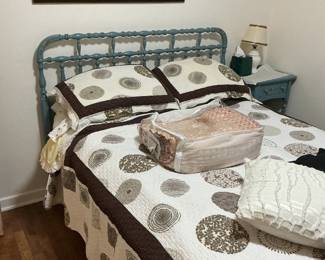 Bed, mattress and bedding 