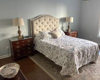 Queen bed with adjustable base