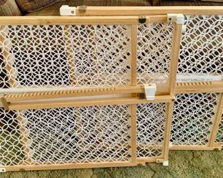 CHILD/PET GATES
