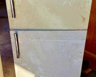 CHILDS ANTIQUE REFRIGERATOR