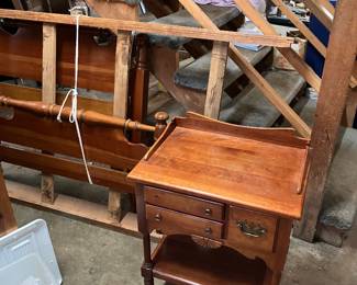 Single bed & matching nightstand 