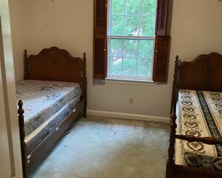 2 antique single beds 