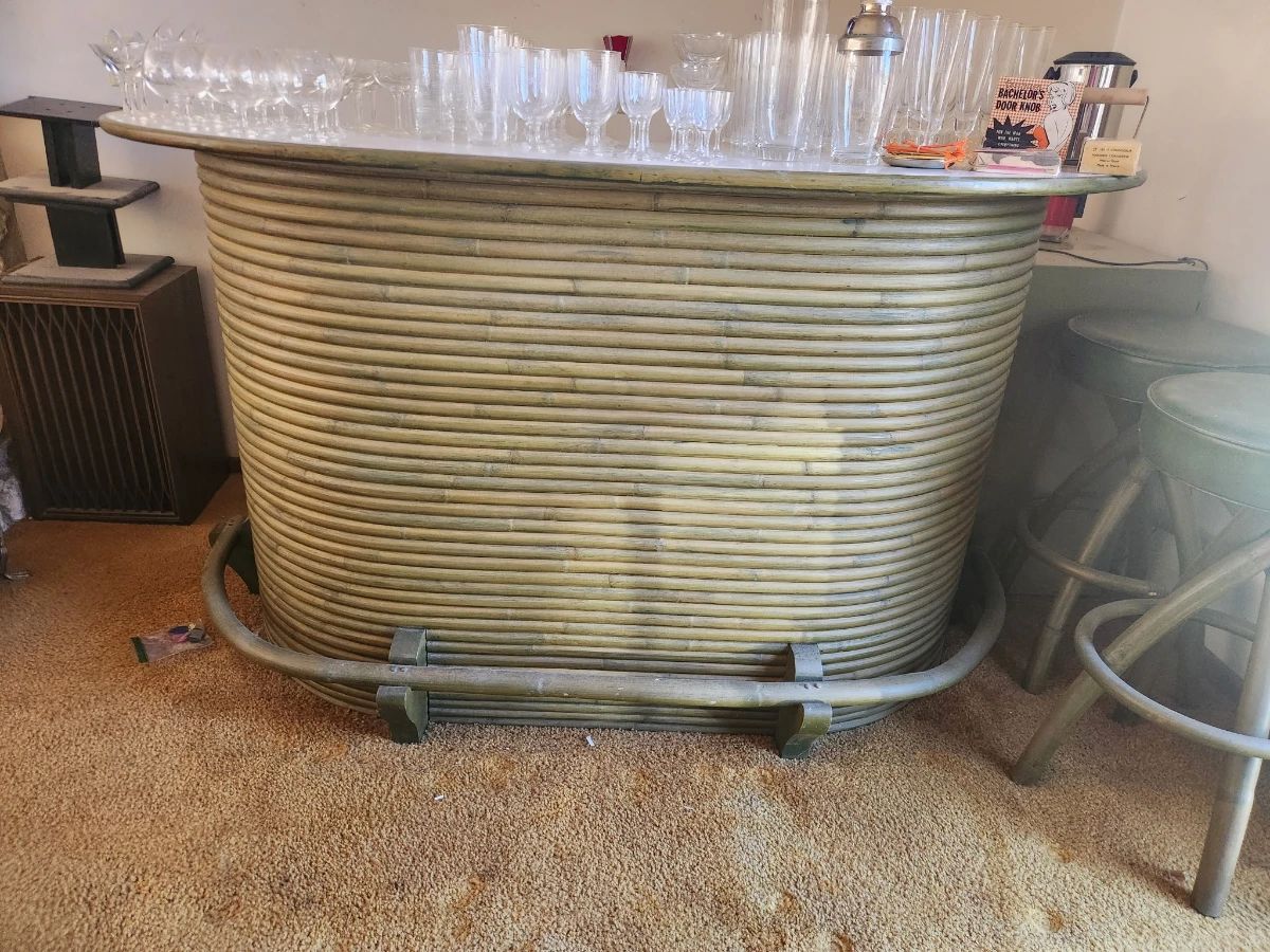 Vintage Tiki Bar with 6 stools 