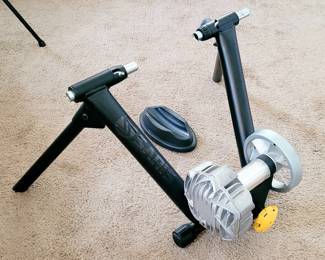 SARIS Indoor Magnetic Bicycle Trainer w Tire Rise