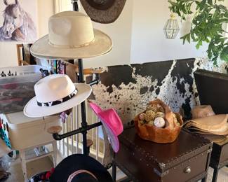 10-hat industrial pipe display rack