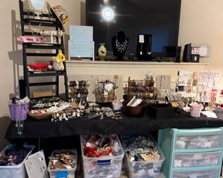Tons of fashion jewelry!