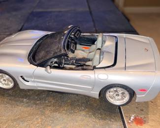 Burago Italy Corvette 1998 1:18 Scale!
