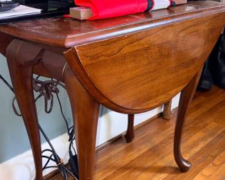 Cherry Wood Drop Leaf Table Queen Anne Style!