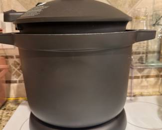 Our place pressure cooker like new