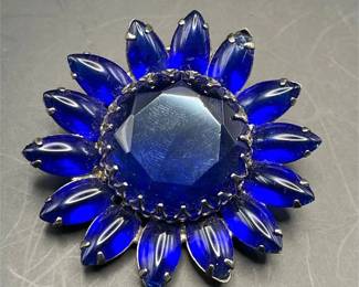 Blue flower brooch pin