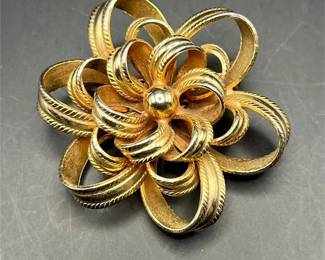 gold tone flower brooch
