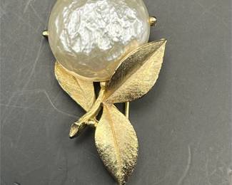 Sarah Cov flower brooch